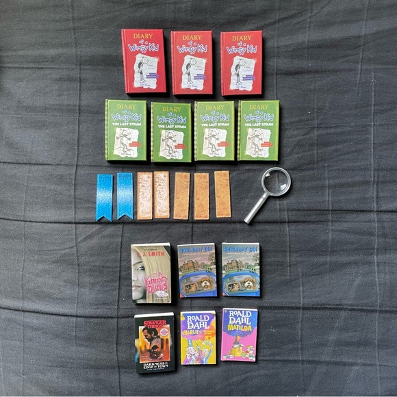 Mini Brands: Books *READ DESCRIPTION* - Picture 1 of 4